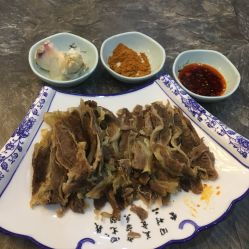 清真老三升餐飲與雨軒齋清真食品在德令哈市的全面評(píng)價(jià)分析